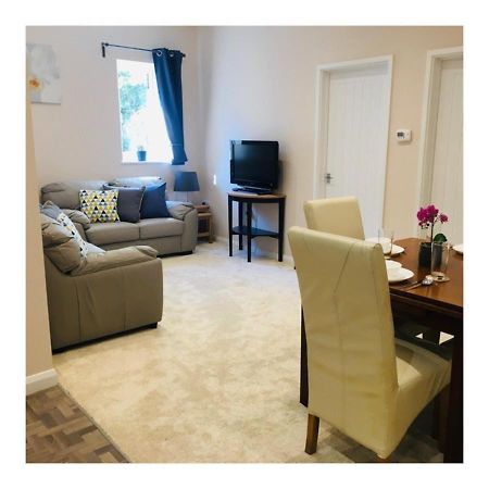 Private 1St Floor Apartment - Perfect For Port Of Dover, Eurotunnel And Short Stays 外观 照片