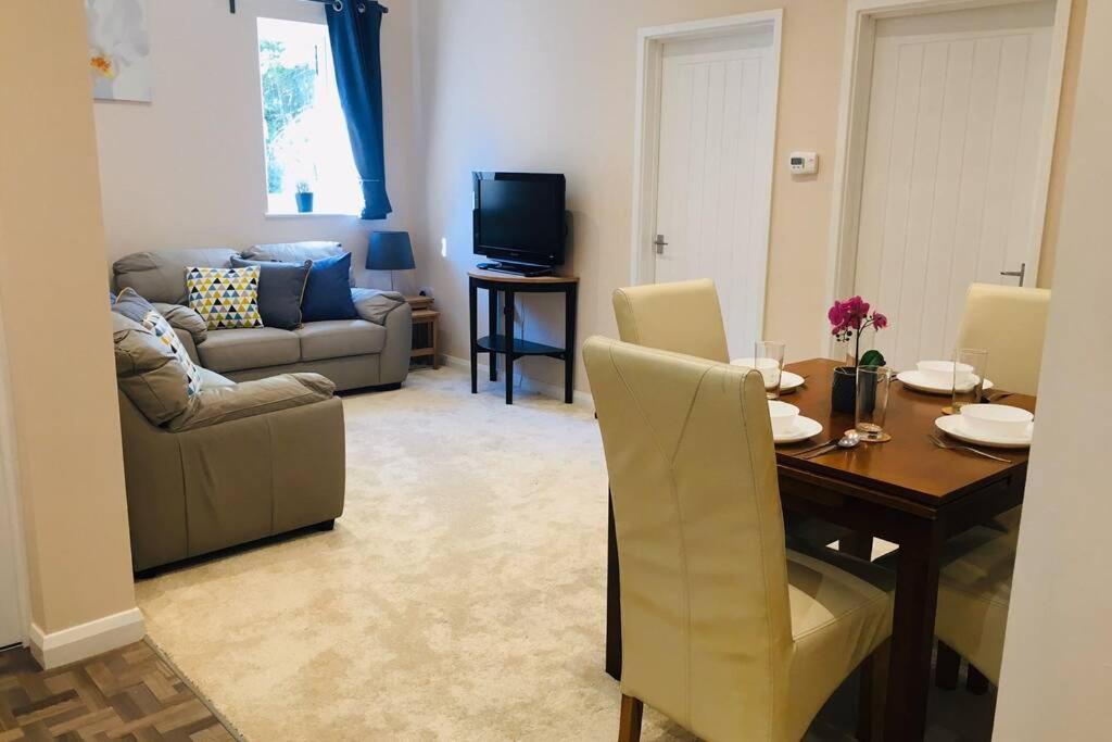 Private 1St Floor Apartment - Perfect For Port Of Dover, Eurotunnel And Short Stays 外观 照片